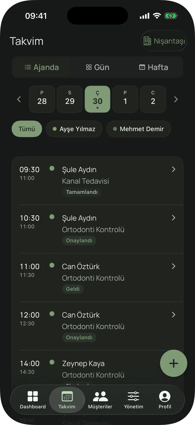 Takvimde günün randevuları, uygulayıcı filtreleri ve randevu durumları